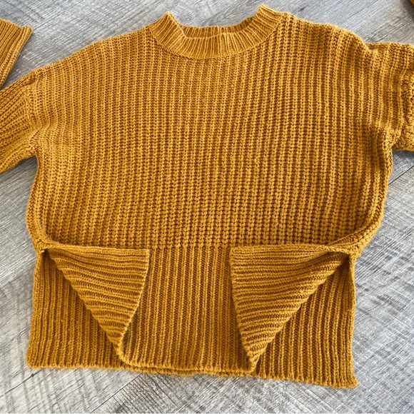 Love Change Italy Cropped Sweater - Size M - Picture 6 of 10